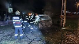 Kiégett egy autó, úgy tűnik szándékosan gyújtották fel