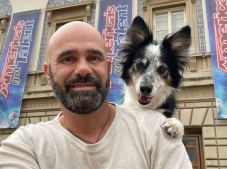 A brassói férfi „meghódította” Amerikát a kutyájával