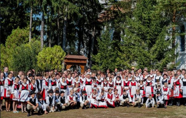 Népviseletbe öltözik Udvarhelyszék