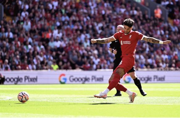 Liverpool „vörös fele” Szoboszlai Dominik lábainál hever 