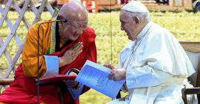 Ferenc pápa sámánokkal, szerzetesekkel és ortodox papokkal találkozott Mongóliában