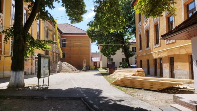 Zajlik a kézdivásárhelyi Apor Péter Szaklíceum felújítása
