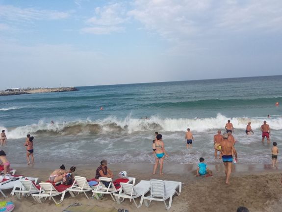 Belefulladt egy turista a Fekete-tengerbe, bár a vízimentők többször is figyelmeztették