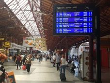 Keddtől két vasúttársaságnál mégis megvásárolhatják a kedvezményes vonatjegyet az egyetemisták