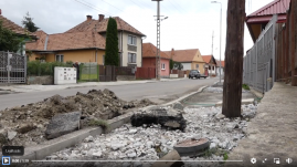 A lakóktól kérnek pénzt az útjavítást végző munkások Gyergyószentmiklóson