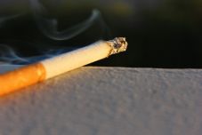 Cigarettával égettek homlokon egy barátságkérő kislányt