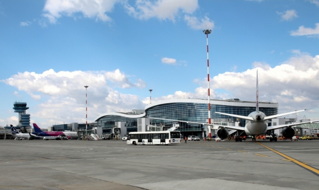 Kényszerleszállást hajtott végre egy utasszállító repülő az otopeni-i reptéren