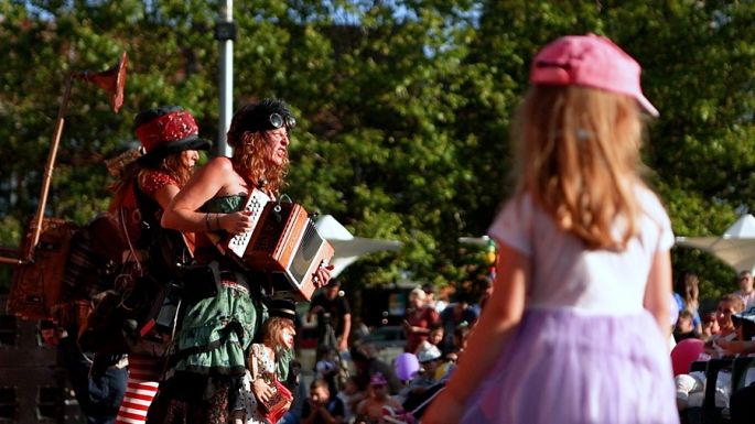 (Heted)hét országból érkeztek a művészek: Elkezdődött a 7. Wonder Puck Utcaszínházi Fesztivál