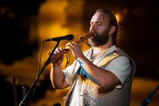 Heinczinger Mika: „Vagy verssé, vagy dallá kell válni”