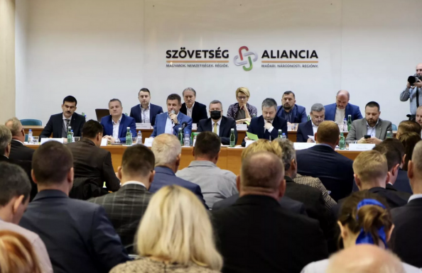 Simon? Gyimesi? Mindkettő? Egyik sem? 