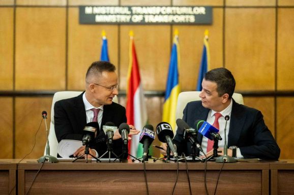 Szijjártó Bukarestben: 2030-ig megépül a negyedik gyorsforgalmi út Magyarország és Románia között
