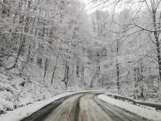 Parajd és Gyergyóalfalu között leállították a teherforgalmat a havazás miatt