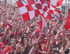 Több száz Liverpool-drukker perli az UEFA-t