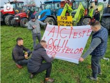 FRISSÍTVE – Országos tiltakozás: Marosvásárhelyen a gazdák megpróbálták áttörni a kordont