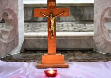 Nagypénteken Jézus kereszthalálára emlékeznek a keresztények