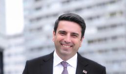 Leköpte sértegetőjét az utcán az örmény parlament elnöke