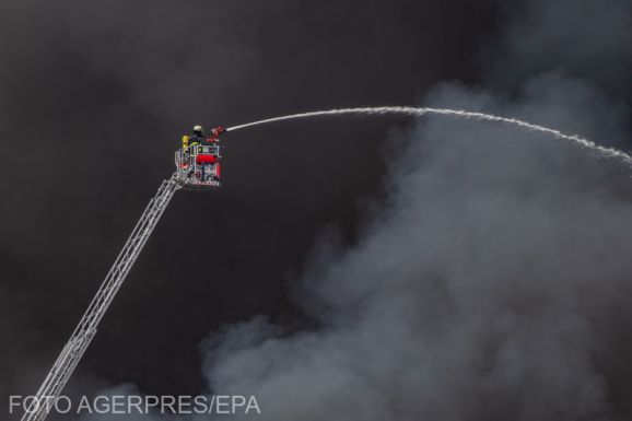 Mérgező füst tart Hamburg belvárosa felé