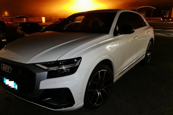 Körözött luxusautót foglaltak le a magyar-román határon