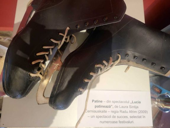 Egyedi ajándékokat ad nézőinek születésnapján a sepsiszentgyörgyi román színház