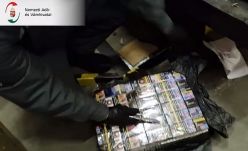 Fagyasztott hús közé rejtette a csempészcigit egy román sofőr