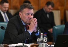 Üzemanyagon és utazásokon tervez spórolni a munkaügyi minisztérium