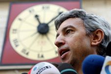 Szabadlábon, hatósági felügyelet alatt védekezhet Dan Diaconescu