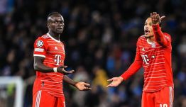 Félmillió eurós büntetést kapott Mané, mert szájon csapta Sanét 