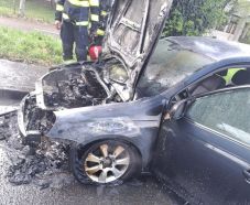 Menet közben gyulladt ki egy autó Aradon