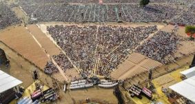 Indiában többen meghaltak hőgutában egy szabad ég alatt tartott állami rendezvényen