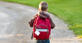 Tízezer iskolatáskát küldött a Rákóczi Szövetség határon túli magyar iskolákba