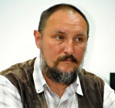 A mítoszteremtés évezredes folyamata: válságban erősödik a szorongás, az összeesküvés-mentalitás, a pánikhangulat