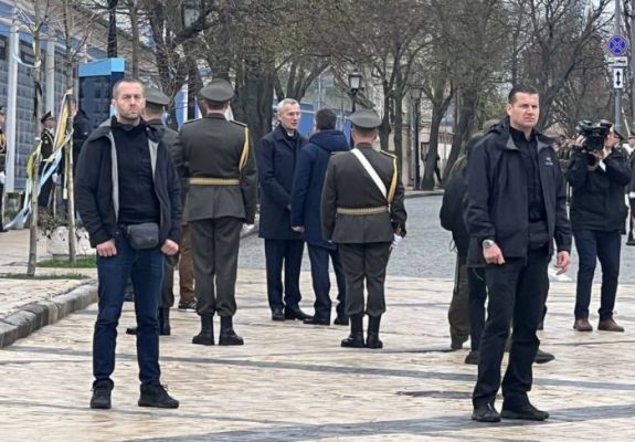 Meglepetésszerű látogatásra Kijevbe érkezett a NATO főtitkára