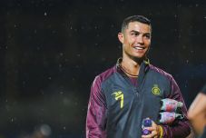 Kitoloncoltatnák Cristiano Ronaldót ágyéktáji „matatása” miatt