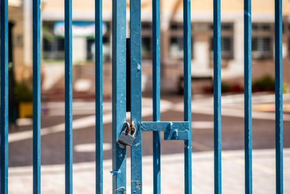 FRISSÍTVE – Oktatási szakbizottság: súlyos fegyelmi vétség esetén kicsapható a diák az iskolából