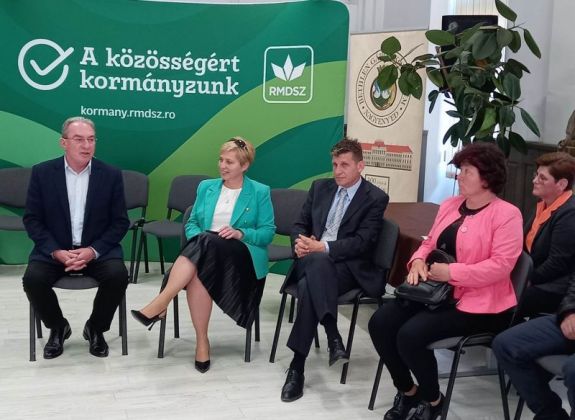 Fehér megyei önkormányzati képviselők és pedagógusok találkoztak Winkler Gyula EP-képviselővel