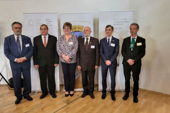 Újraválasztották a magyar pedagógusszövetség elnökségét