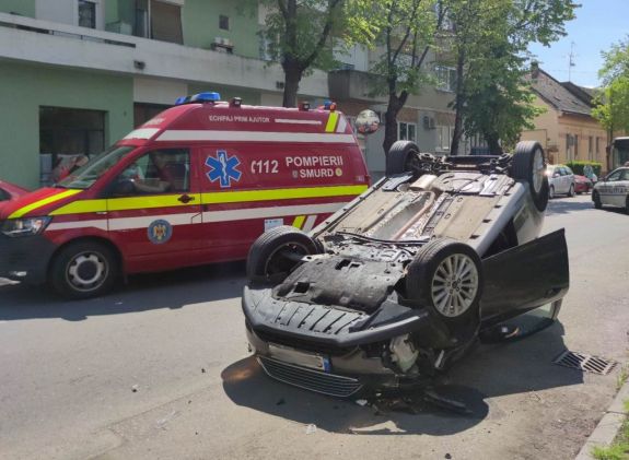 Két autó is „feldobta a talpát” Szatmárnémetiben