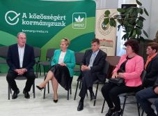 Fehér megyei önkormányzati képviselők és pedagógusok találkoztak Winkler Gyula EP-képviselővel 