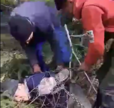 FRISSÍTVE – Nyaktól bokáig megkötözték a fogyatékkal élő székely bácsit – le is videózták