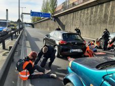 Egyszerre több mint harminc helyszínen kezdtek tüntetést klímaaktivisták Berlinben