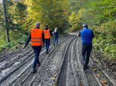 Három év sem volt elég 18 km földút aszfaltozására