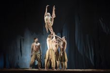 Lélegzetelállító újcirkuszi előadás a Szent György Napok kulturális hetén