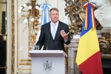 Iohannis integrált megoldást vár a magas bérek többletadójának ügyében