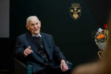 „Isten éltesse Anti bácsit” – századik születésnapja alkalmából köszöntötték Csíkszeredában a háborús veteránt