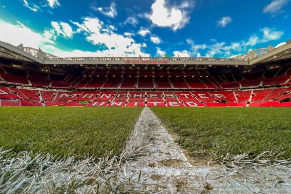 Világrekordot jelentő összegért kelhet el a Manchester United