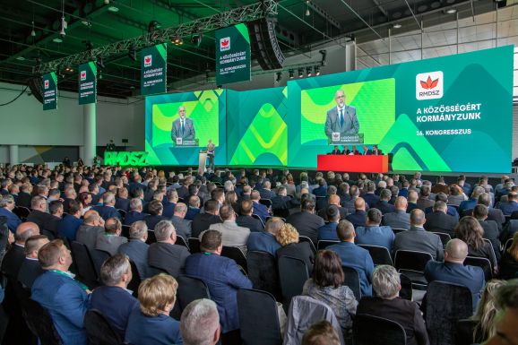 653 igen és 7 nem szavazattal Kelemen Hunor maradt az RMDSZ elnöke