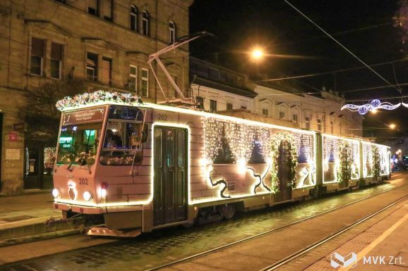 Ismét útnak indult a meseszép, magyar adventi villamos