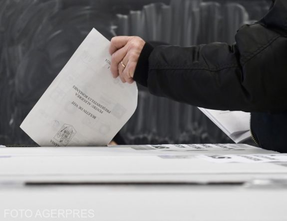 Jóváhagyták a szavazólapok modelljét a vasárnapi államfőválasztásra