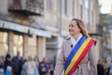 Lasconi Európa-párti nemzeti egységkormányt javasol