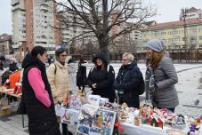 Adventi vásárt szerveztek Csíkszeredában a fogyatékkal élők világnapján